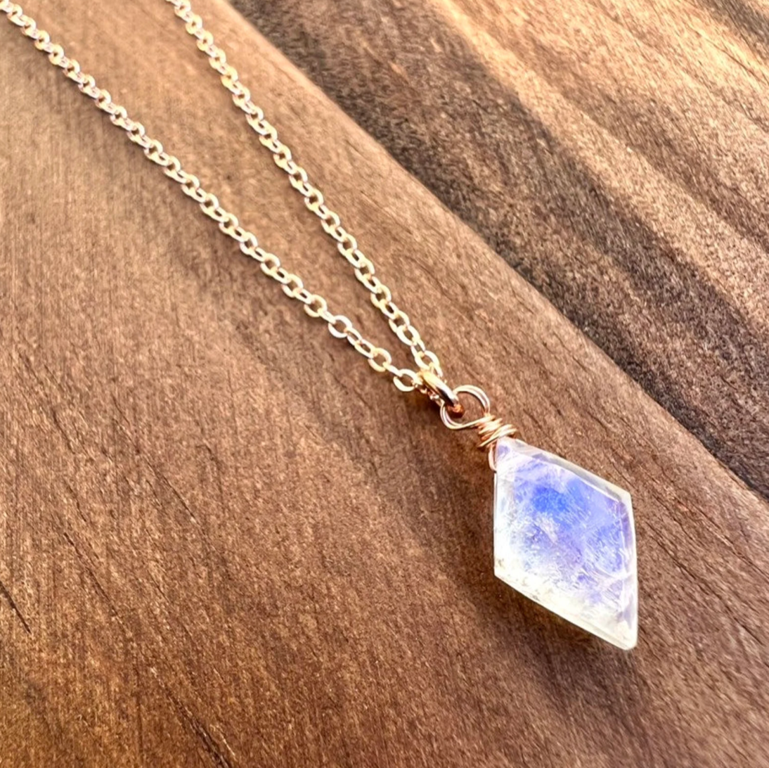 Rainbow Moonstone Simple Diamond Necklace